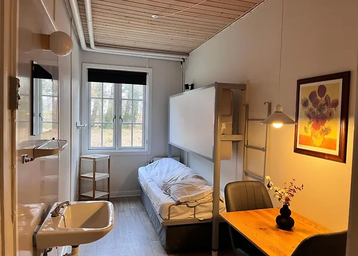 Ronne Vandrerhjem Hostel *