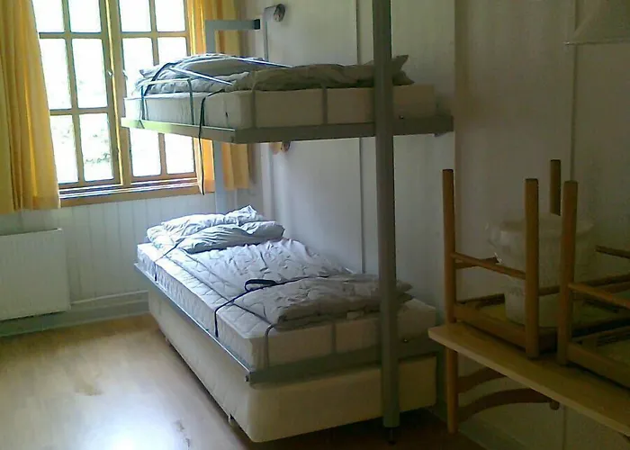 Ronne Vandrerhjem Hostel *